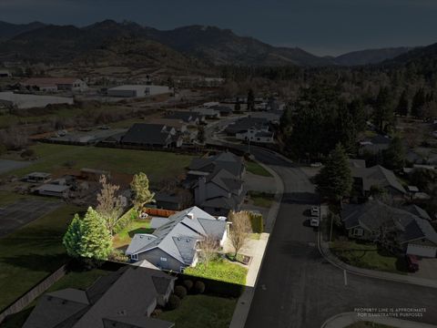 Tiny photo for 2074 SE Kayleigh Way, Grants Pass, OR 97526 (MLS # 220215172)