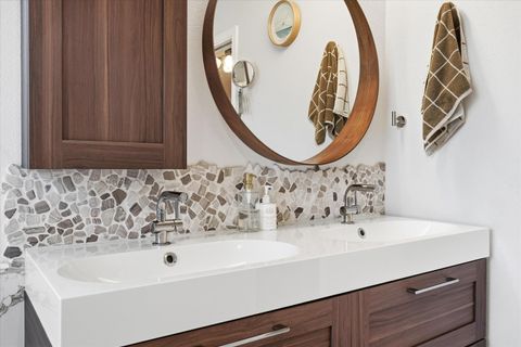 Tiny photo for 2074 SE Kayleigh Way, Grants Pass, OR 97526 (MLS # 220215172)