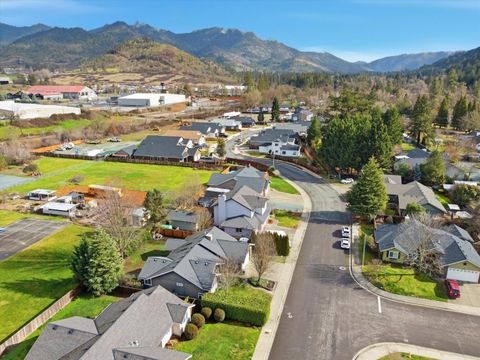 Tiny photo for 2074 SE Kayleigh Way, Grants Pass, OR 97526 (MLS # 220215172)