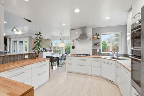 Tiny photo for 2074 SE Kayleigh Way, Grants Pass, OR 97526 (MLS # 220215172)