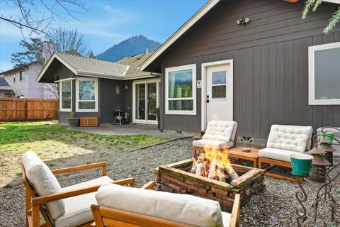 Tiny photo for 2074 SE Kayleigh Way, Grants Pass, OR 97526 (MLS # 220215172)