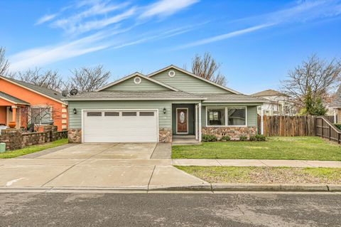 Tiny photo for 14 Scholarship Way, Medford, OR 97501 (MLS # 220213570)