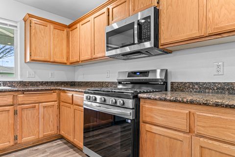 Tiny photo for 14 Scholarship Way, Medford, OR 97501 (MLS # 220213570)