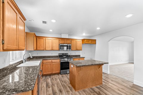 Tiny photo for 14 Scholarship Way, Medford, OR 97501 (MLS # 220213570)