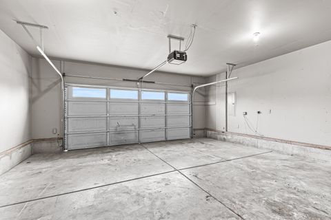 Tiny photo for 14 Scholarship Way, Medford, OR 97501 (MLS # 220213570)