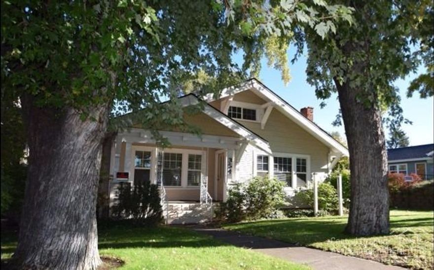 Great owner/user opportunity in Bend. This 1,200 +/- SF two story building is conveniently located near shopping and 3rd Street. 4 parking spots & street parking available.