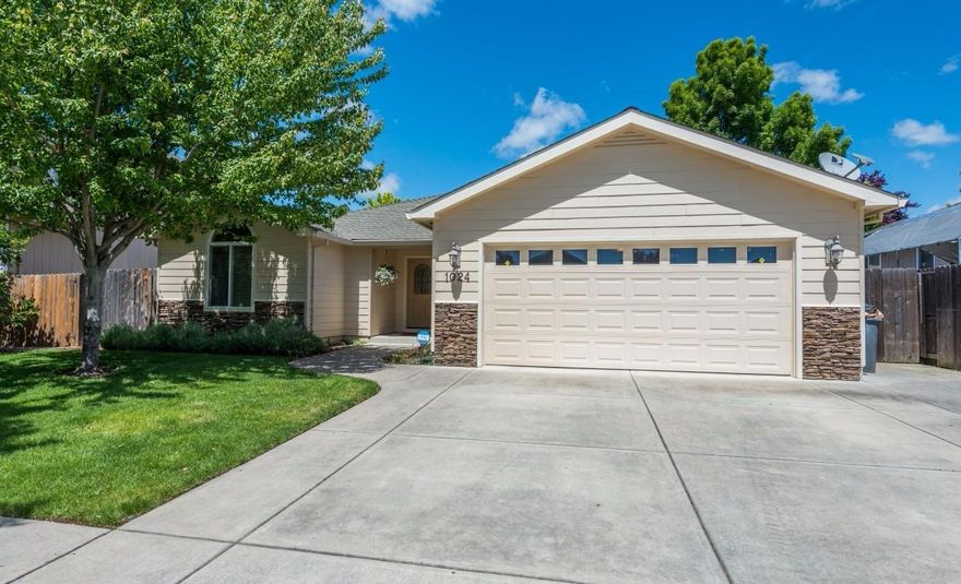 Hampton Place Subdivision with community park down the street & new Northgate shopping with Trader Joes super close! Great floor plan built by Michael Susi Construction with large open kitchen with eating bar, gas cooking, tile floors, many cabinets and separate laundry with deep sink. Large Master suite, with dbl sinks, large shower, walk in closet & water closet. Door off master to large covered patio to nice fenced backyard with good size dog kennel. Two separate guest rooms with full bath. Large great room with vaulted ceilings, large widows and two skylights to bring in natural light. Large dining room with 2nd door to covered patio. Super clean inside & out!.