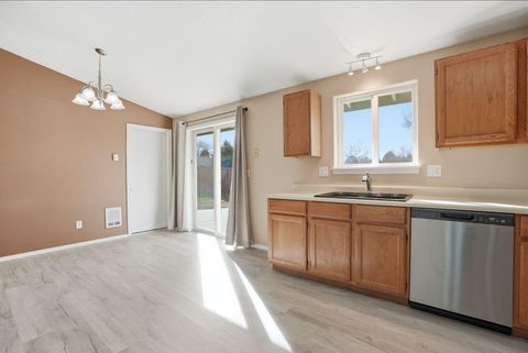 Tiny photo for 3302 SW Reindeer Avenue, Redmond, OR 97756 (MLS # 220217059)