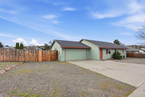 Tiny photo for 3302 SW Reindeer Avenue, Redmond, OR 97756 (MLS # 220217059)