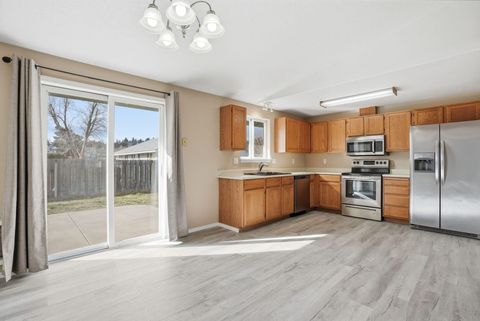 Tiny photo for 3302 SW Reindeer Avenue, Redmond, OR 97756 (MLS # 220217059)