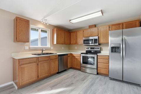 Tiny photo for 3302 SW Reindeer Avenue, Redmond, OR 97756 (MLS # 220217059)