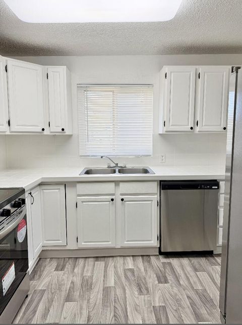 Tiny photo for 596 SW Madison St, Madras, OR 97741 (MLS # 220220061)