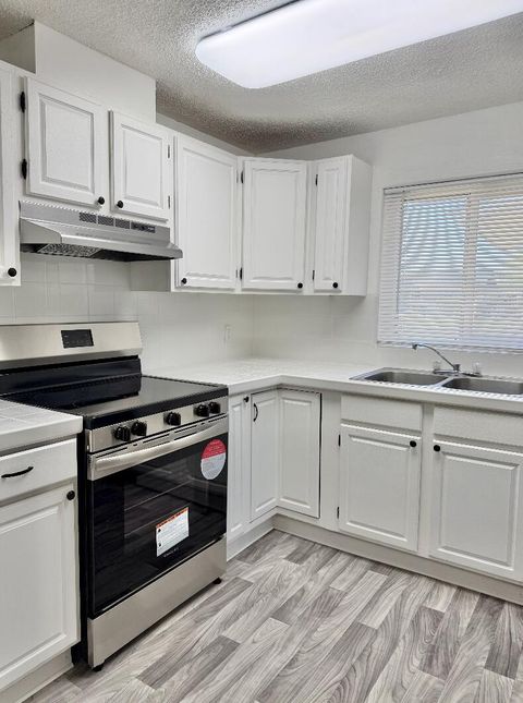 Tiny photo for 596 SW Madison St, Madras, OR 97741 (MLS # 220220061)