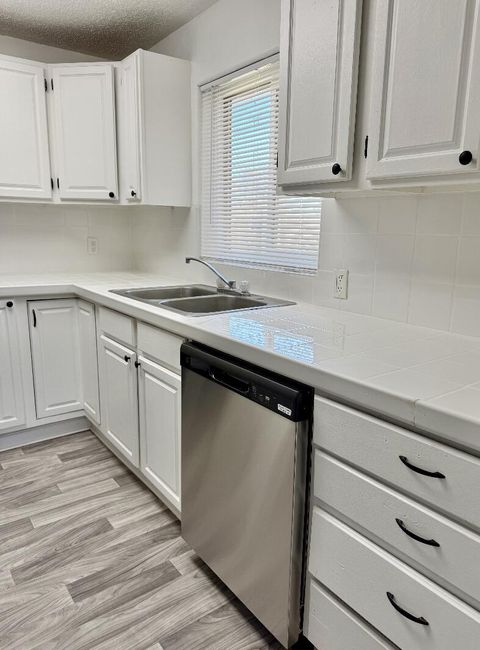 Tiny photo for 596 SW Madison St, Madras, OR 97741 (MLS # 220220061)