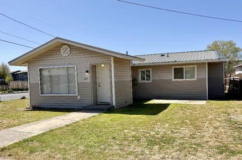 Tiny photo for 596 SW Madison St, Madras, OR 97741 (MLS # 220220061)