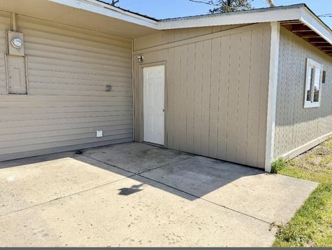 Tiny photo for 596 SW Madison St, Madras, OR 97741 (MLS # 220220061)