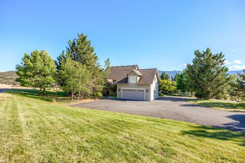 Photo of 2101 Dead Indian Memorial Road, Ashland, OR 97520 (MLS # 220213217)