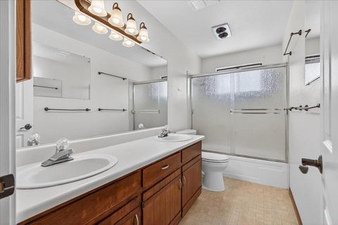 Tiny photo for 1568 Angelcrest Drive, Medford, OR 97504 (MLS # 220221322)