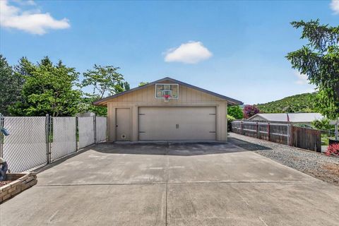 Tiny photo for 1568 Angelcrest Drive, Medford, OR 97504 (MLS # 220221322)
