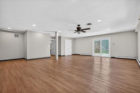 Tiny photo for 1568 Angelcrest Drive, Medford, OR 97504 (MLS # 220221322)