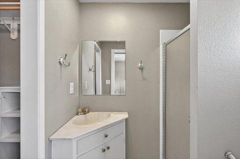 Tiny photo for 1568 Angelcrest Drive, Medford, OR 97504 (MLS # 220221322)