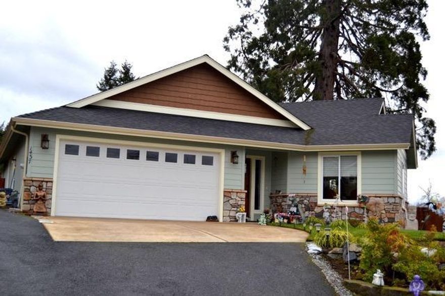 Great Deal! This is a great house in a great location for a great price!. Gorgeous kitchen with Cherry cabinets plus quality appliances and more. End of culture-de-sac location in a newer neighborhood with large backyard and city views located in NW Grants Pass. Hardwood floors and many other custom features yet priced competitively.