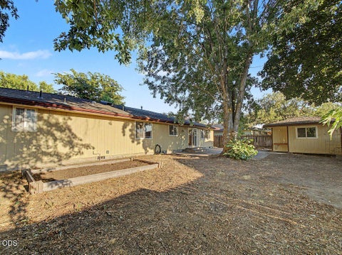 Tiny photo for 3826 La Marada Way, Klamath Falls, OR 97603 (MLS # 220227273)