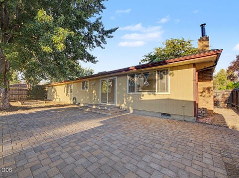 Tiny photo for 3826 La Marada Way, Klamath Falls, OR 97603 (MLS # 220227273)