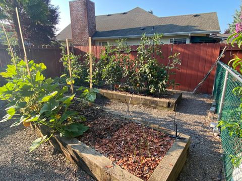 Tiny photo for 1116 Cashmere Drive, Grants Pass, OR 97527 (MLS # 220215016)