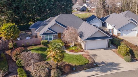Photo of 1116 Cashmere Drive, Grants Pass, OR 97527 (MLS # 220215016)