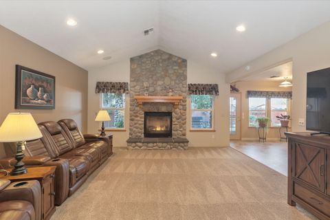 Tiny photo for 1116 Cashmere Drive, Grants Pass, OR 97527 (MLS # 220215016)