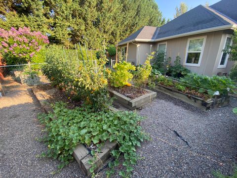 Tiny photo for 1116 Cashmere Drive, Grants Pass, OR 97527 (MLS # 220215016)
