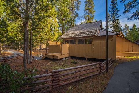 Tiny photo for 17611 Cluster Cabin Lane #36, Sunriver, OR 97707 (MLS # 220212867)