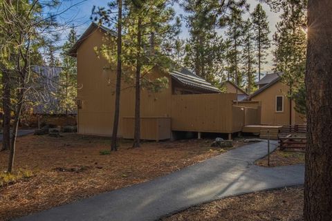 Tiny photo for 17611 Cluster Cabin Lane #36, Sunriver, OR 97707 (MLS # 220212867)