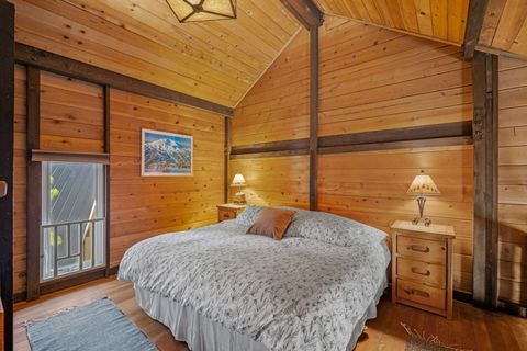 Tiny photo for 17611 Cluster Cabin Lane #36, Sunriver, OR 97707 (MLS # 220212867)