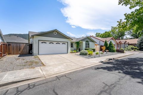 Tiny photo for 1783 SE Brookhurst Way, Grants Pass, OR 97527 (MLS # 220214806)