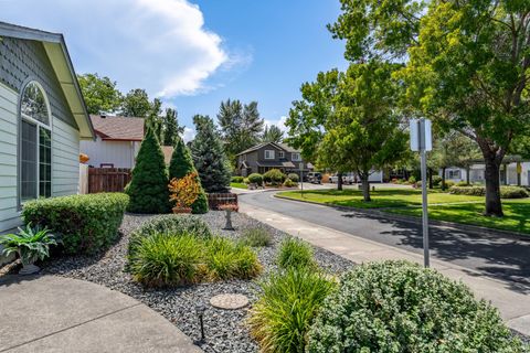 Tiny photo for 1783 SE Brookhurst Way, Grants Pass, OR 97527 (MLS # 220214806)