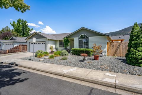 Tiny photo for 1783 SE Brookhurst Way, Grants Pass, OR 97527 (MLS # 220214806)