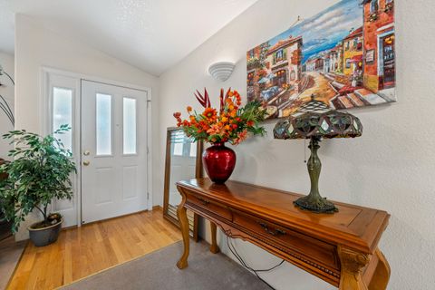 Tiny photo for 1783 SE Brookhurst Way, Grants Pass, OR 97527 (MLS # 220214806)