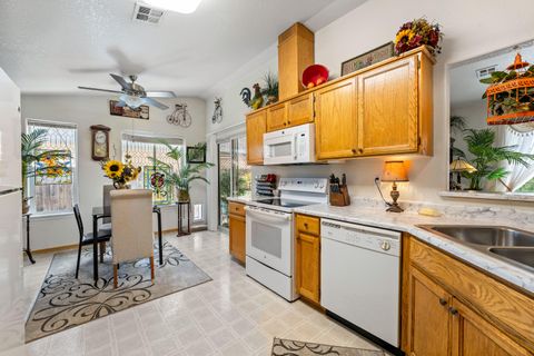 Tiny photo for 1783 SE Brookhurst Way, Grants Pass, OR 97527 (MLS # 220214806)