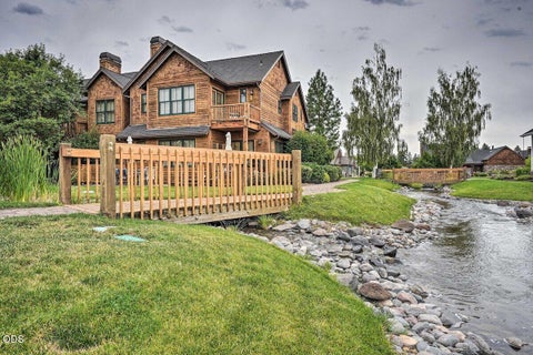 Photo of 637 W Jefferson Avenue, Sisters, OR 97759 (MLS # 220229040)