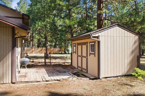 Tiny photo for 69485 Lasso, Sisters, OR 97759 (MLS # 220219290)