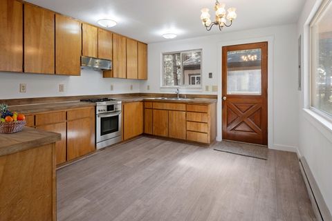 Tiny photo for 69485 Lasso, Sisters, OR 97759 (MLS # 220219290)