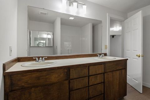 Tiny photo for 69485 Lasso, Sisters, OR 97759 (MLS # 220219290)