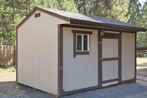 Tiny photo for 69485 Lasso, Sisters, OR 97759 (MLS # 220219290)