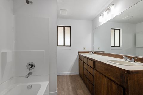 Tiny photo for 69485 Lasso, Sisters, OR 97759 (MLS # 220219290)