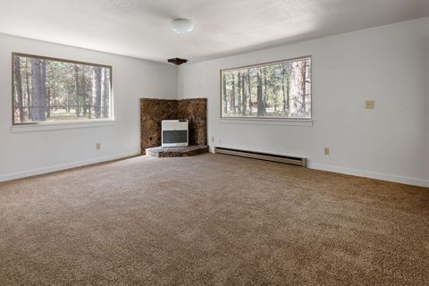 Tiny photo for 69485 Lasso, Sisters, OR 97759 (MLS # 220219290)