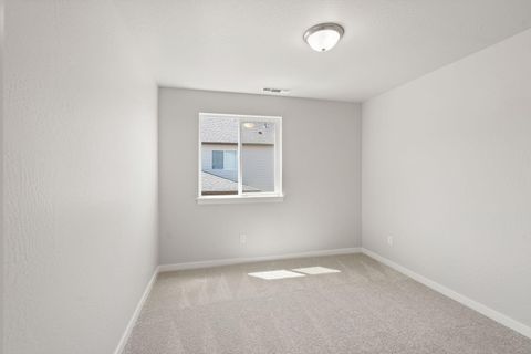 Tiny photo for 145 Valemont Drive #38, Eagle Point, OR 97524 (MLS # 220215398)