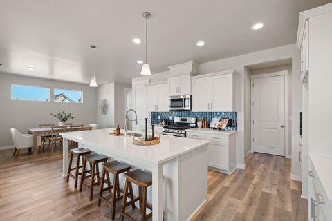 Tiny photo for 145 Valemont Drive #38, Eagle Point, OR 97524 (MLS # 220215398)