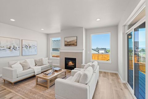 Tiny photo for 145 Valemont Drive #38, Eagle Point, OR 97524 (MLS # 220215398)